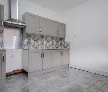 2 bedroom end of terrace house to rent - Photo 6