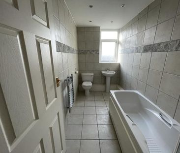 3 bedroom apartment to rent - Photo 2