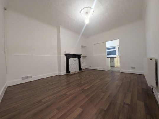 2 bedroom end of terrace house to rent - Photo 1