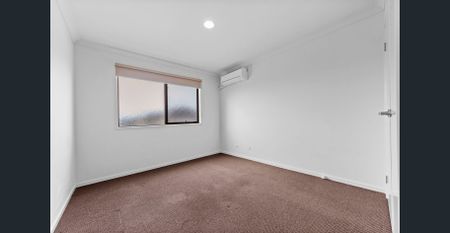 Spacious townhouse great location walking to train station - Photo 3