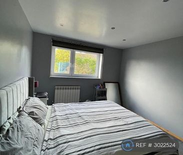 3 bedroom terraced house to rent - Photo 4
