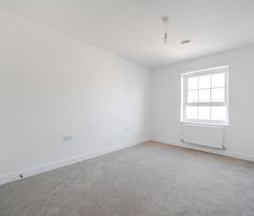 4 bedroom detached house to rent - Photo 3