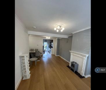 3 bedroom terraced house to rent - Photo 3