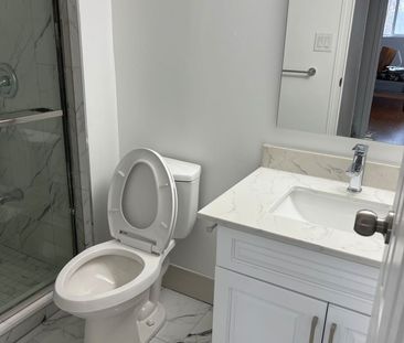 For Lease - 74 glendower Circuit Unit# LOWER, Toronto, Ontario - Photo 6