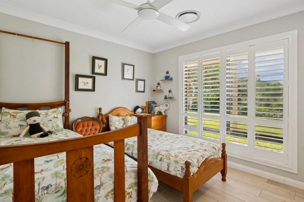 Spacious 4-Bedroom Acreage home with pool, shed and suitable for horses - Photo 1