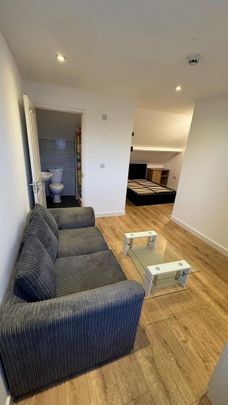 1 bedroom in a house share to rent - Photo 1