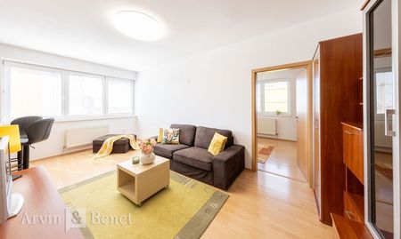 Arvin & Benet | Veľkorysý svetlý byt s priestranným balkónom na Kazanskej ulici - Photo 2