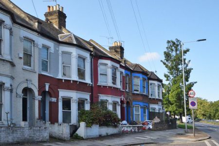 3 bedroom terraced house to rent - Photo 2
