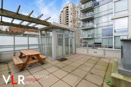 Townhouse in Downtown Vancouver, BC - Photo 2
