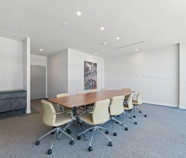 New Luxury Apartment - Photo 5