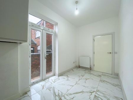 1 bedroom flat to rent - Photo 2