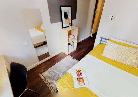 Silver 3 Bed Apartment - Photo 3