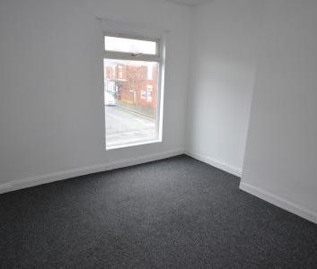 2 bedroom Terraced House To Let - Photo 2