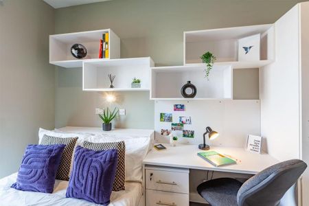 1 bedroom in a flat share to rent - Photo 2
