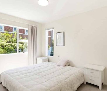 3 Bed Townhouse Central Khandallah - Cat Allowed - Photo 1