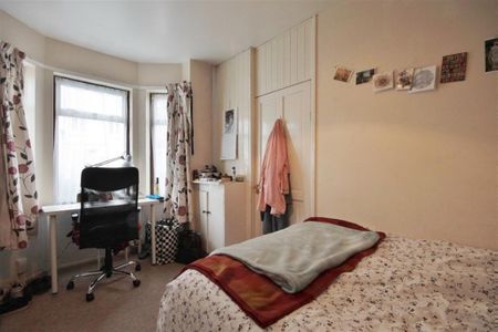 4 bedroom terraced house to rent - Photo 2