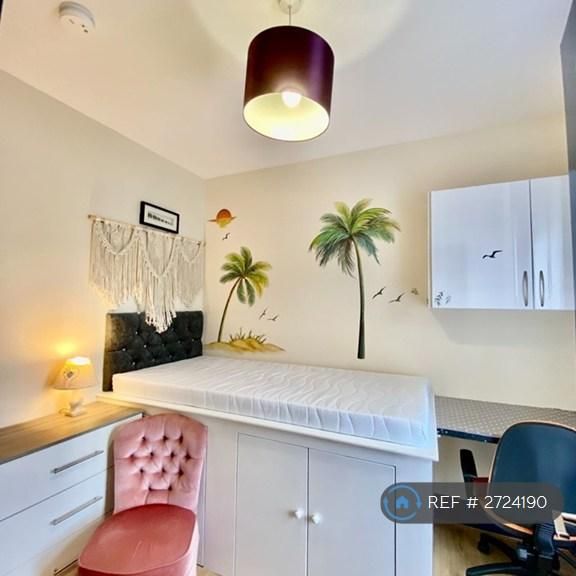 1 bedroom in a house share to rent - Photo 1