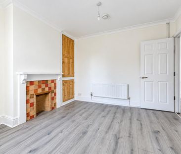 2 bedroom end of terrace house to rent - Photo 1