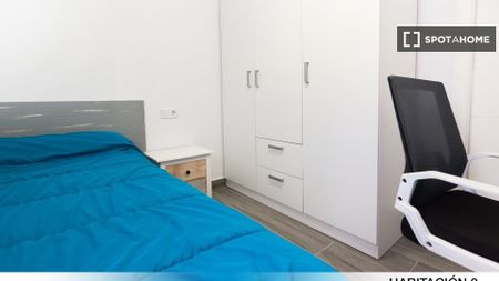 seville, Andalusia 41005 - Photo 2