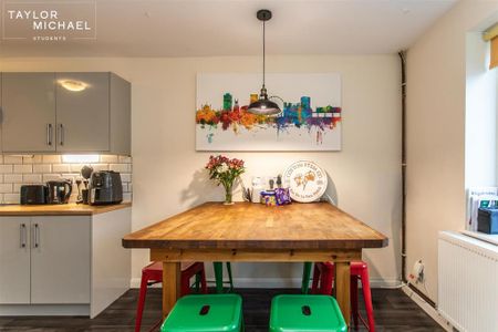 5 bedroom terraced house to rent - Photo 2