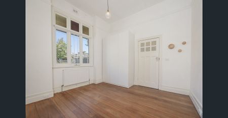 Conveniently located - Photo 3