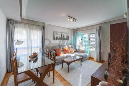 Alquiler de piso en Calle Miguel Ángel Blanco - Photo 2