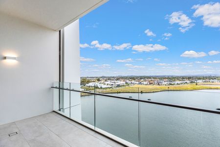 Two Bedroom Apartment in Mermaid Waters - Photo 3