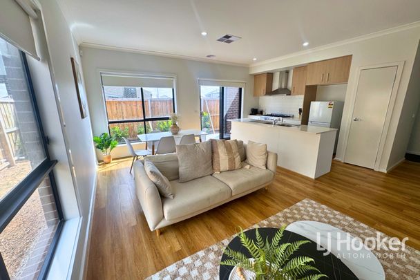 Spacious 4-Bedroom Family Home in Harpley Estate - Werribee - Photo 1