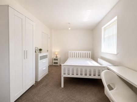 6 bedroom end of terrace house to rent - Photo 4