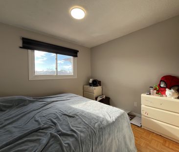 For Lease - 4327 Burnaby Court, Mississauga, Ontario - Photo 5