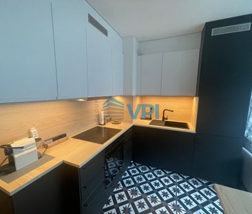 Tastefully furnished 2-room apartment - Separate bedroom - Photo 2