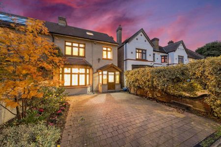 4 bedroom semi-detached house to rent - Photo 5