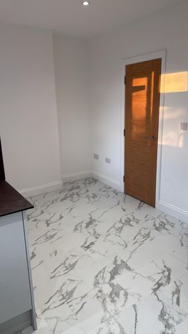 Two bedrooms two bathrooms first floor flat next to Newbury Park station- - Photo 5