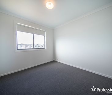 18 Dawson St, Thornhill Park VIC 3335 - Photo 4