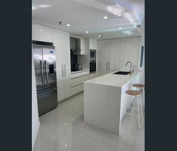 Luxury Apartment In the Heart of Main Beach-HALF FLOOR - Photo 6