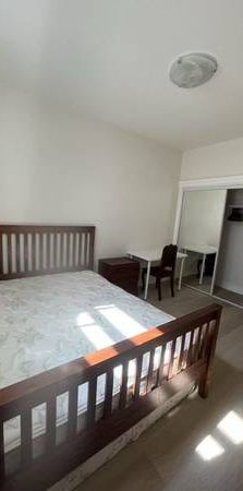 2br - Rooms of two bedroom suite for rent (UBCO) - Photo 1