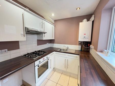 2 bedroom terraced house to rent - Photo 4