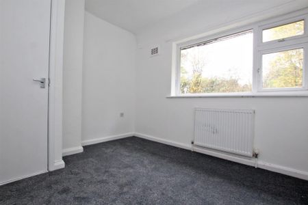2 bedroom Semi-detached house to rent - Photo 3