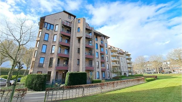 Instapklaar appartement met terras en autostandplaats te huur in Brugge - Photo 1