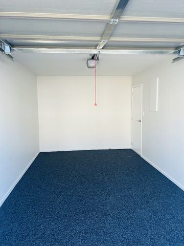 MANGERE BRIDGE, 3 BEDROOMS - Photo 2