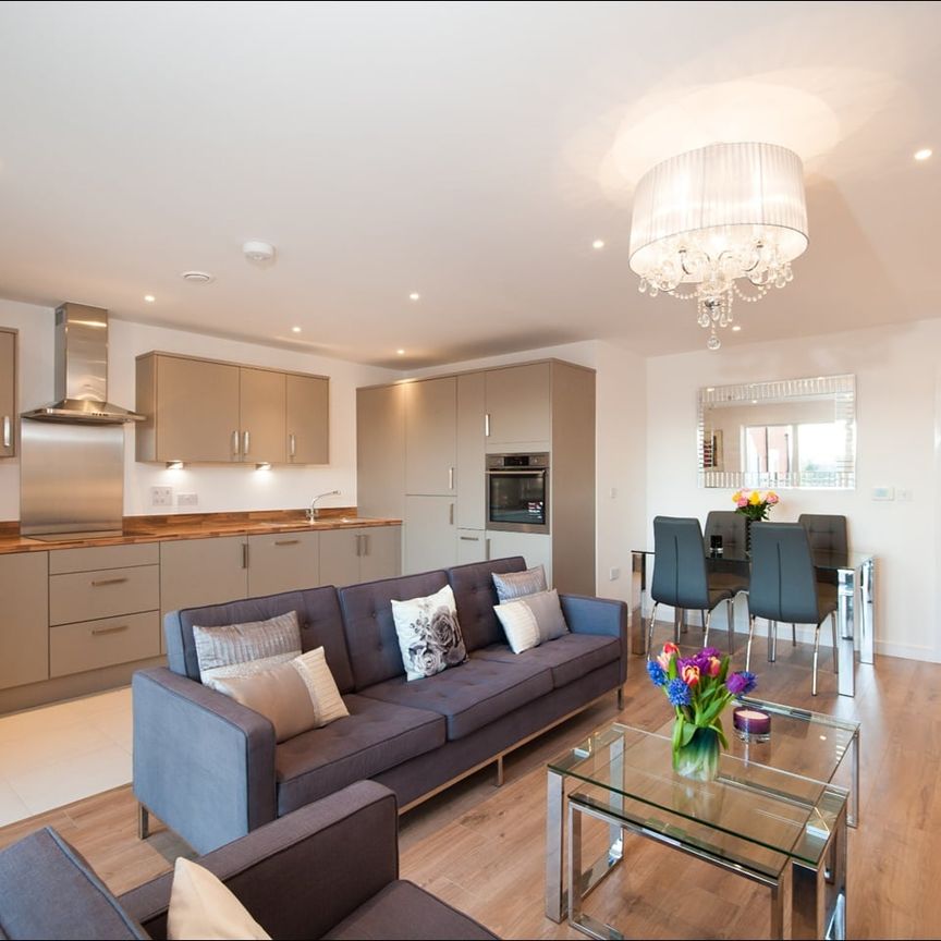 2 Bed Flat, Kingston Road, SW20 - Photo 1
