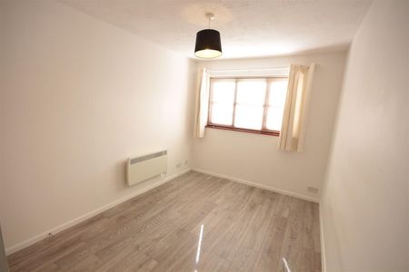 2 bedroom Apartment to let - Photo 4