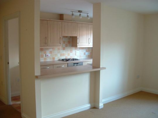 2 bedroom mews to rent - Photo 1
