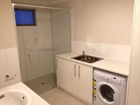 Fantastic Courtyard for Entertaining @ $720 Per Week - Photo 2