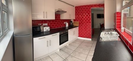 Furnished Room in Well Presented Shared Property – Garner Street - Photo 3