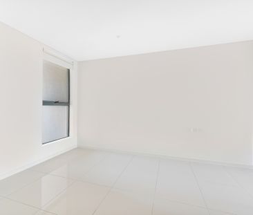 Nearly New 2-Bedroom Apartment in Wentworthville - Photo 3