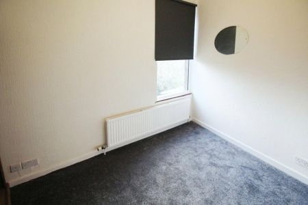 3 bedroom end of terrace house to rent - Photo 3