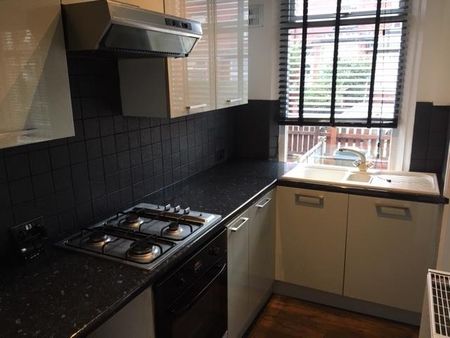 2 Bed Terraced House, Compton Row, LS9 - Photo 4