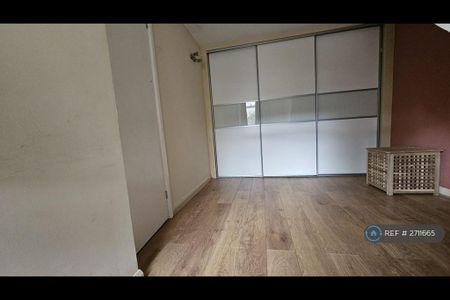 2 bedroom maisonette to rent - Photo 5