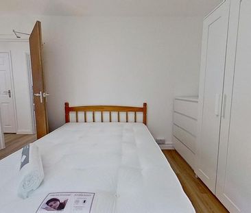 4 bedroom terraced house to rent - Photo 5